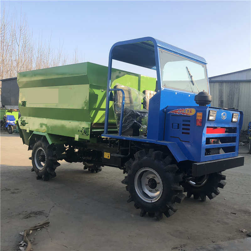 柴油25马力四驱撒料车奶牛饲养粮草混合投料车青储黄储饲料喂料机