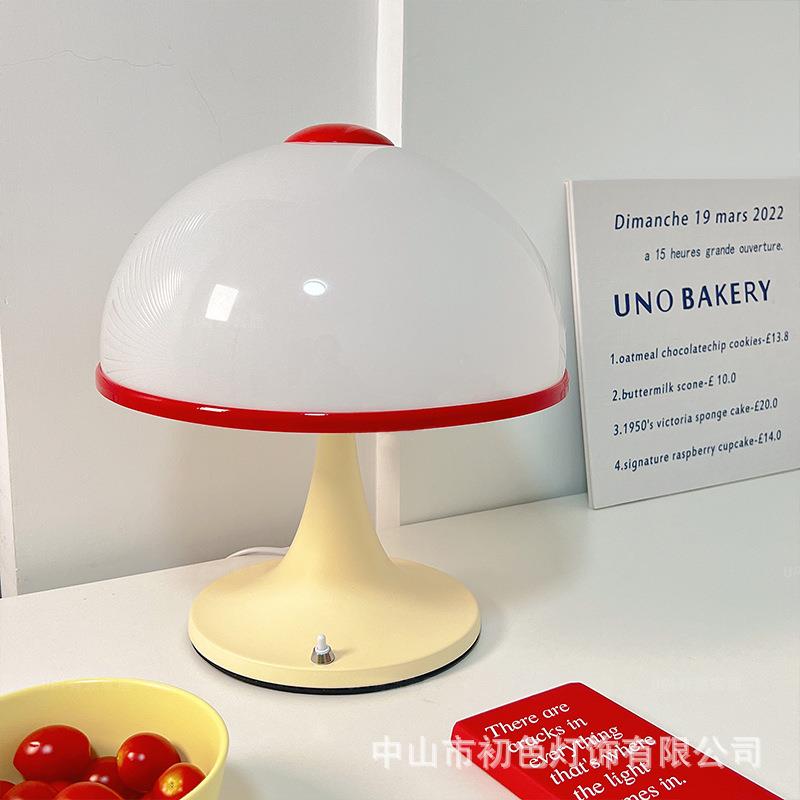 新款直销北欧现代创意蘑菇台灯韩式卧室床头按钮ins台灯温馨网红