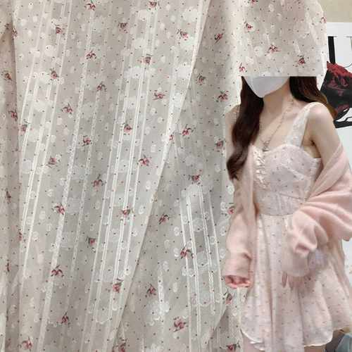 新款直销现货供应清新剪花小碎花布料 全涤纶春夏提花布料 简约连