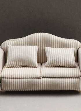 新款直销1:12娃娃屋dollhouse迷你家具客厅家具白色条纹米色沙发