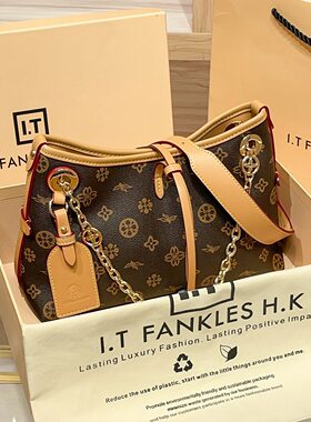 原野制造真皮韩版潮流百搭高级通勤包v家名牌高仿软皮斜挎单肩包
