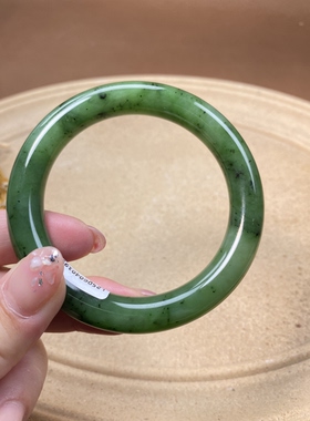 檀言蜜语天然和田玉猕猴桃苹果绿圆条手镯489号 59号圈口碧玉有证