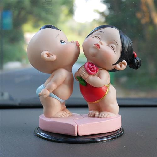 卡通创意汽车摆件可爱情侣公仔摆饰车载小玩偶车内装饰用品内饰品