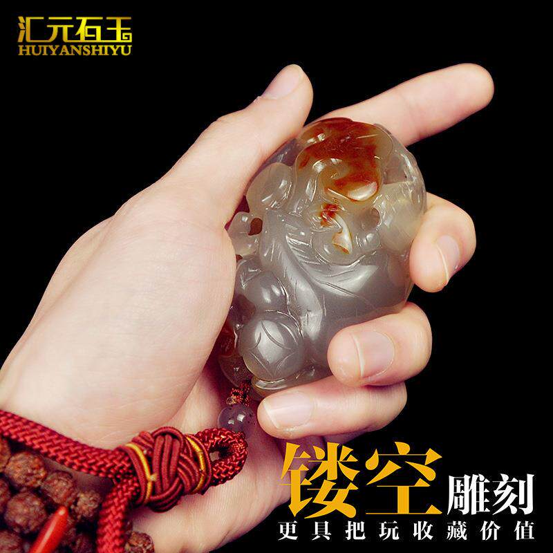 精雕镂空巴西玛瑙原石貔貅手把件男女款福在眼前玉髓把玩件