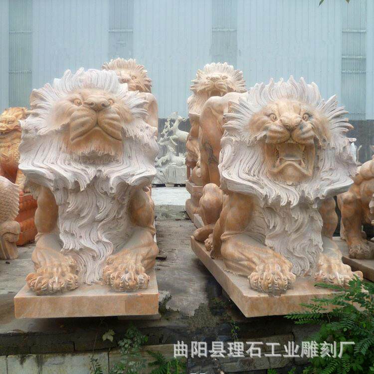 曲阳石雕欧式石狮现代走势爬狮晚霞红石材狮子