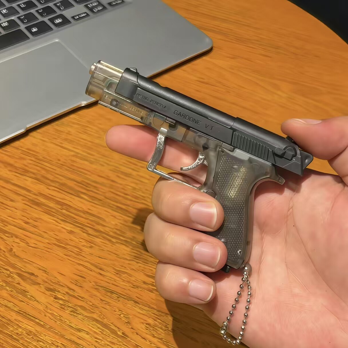 迷你手枪可发子弹挂件模型触电整蛊玩具枪书包挂饰钥匙扣解压神器图片