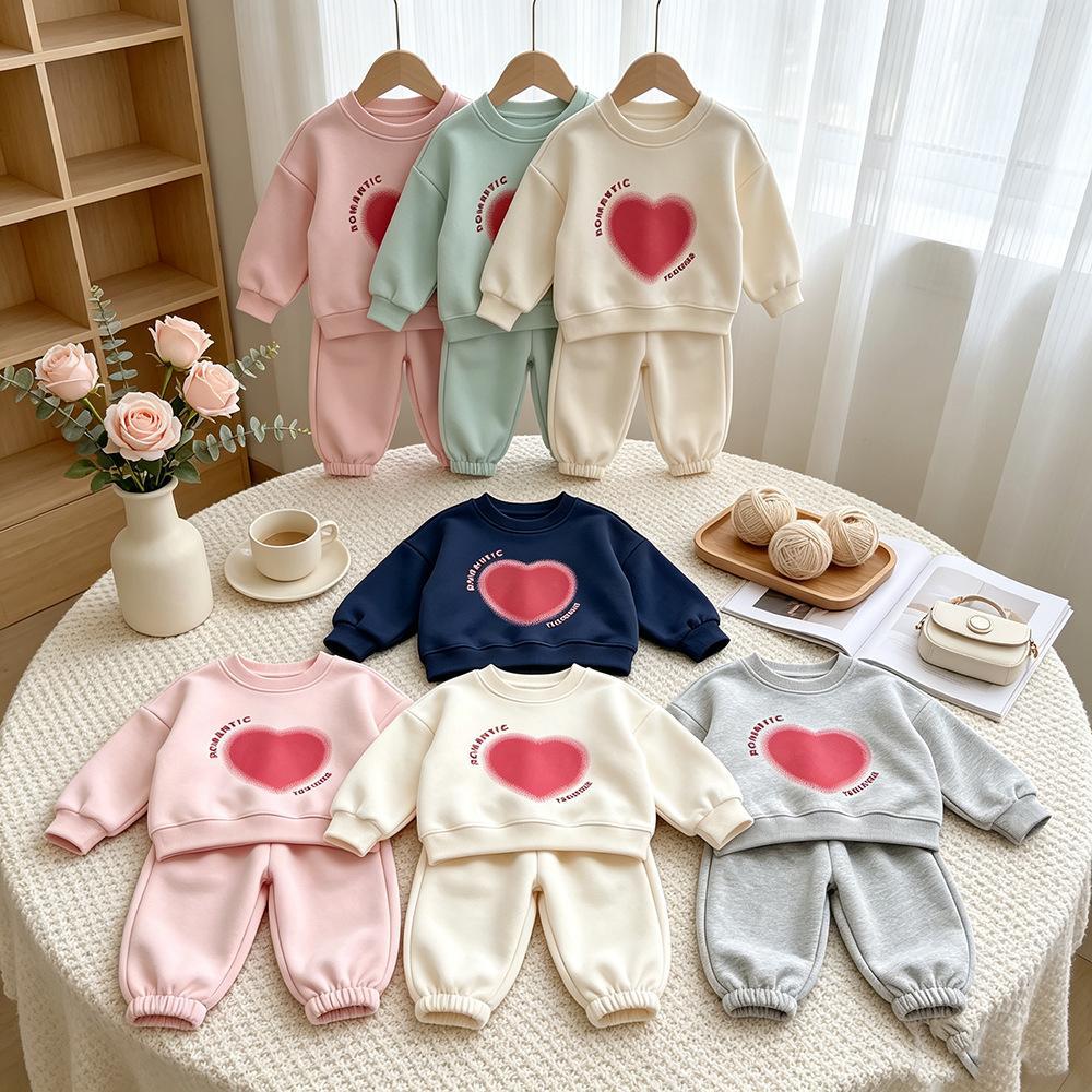 韩版儿童休闲套装爱心印花圆领卫衣束脚卫裤女童装幼儿秋装批发