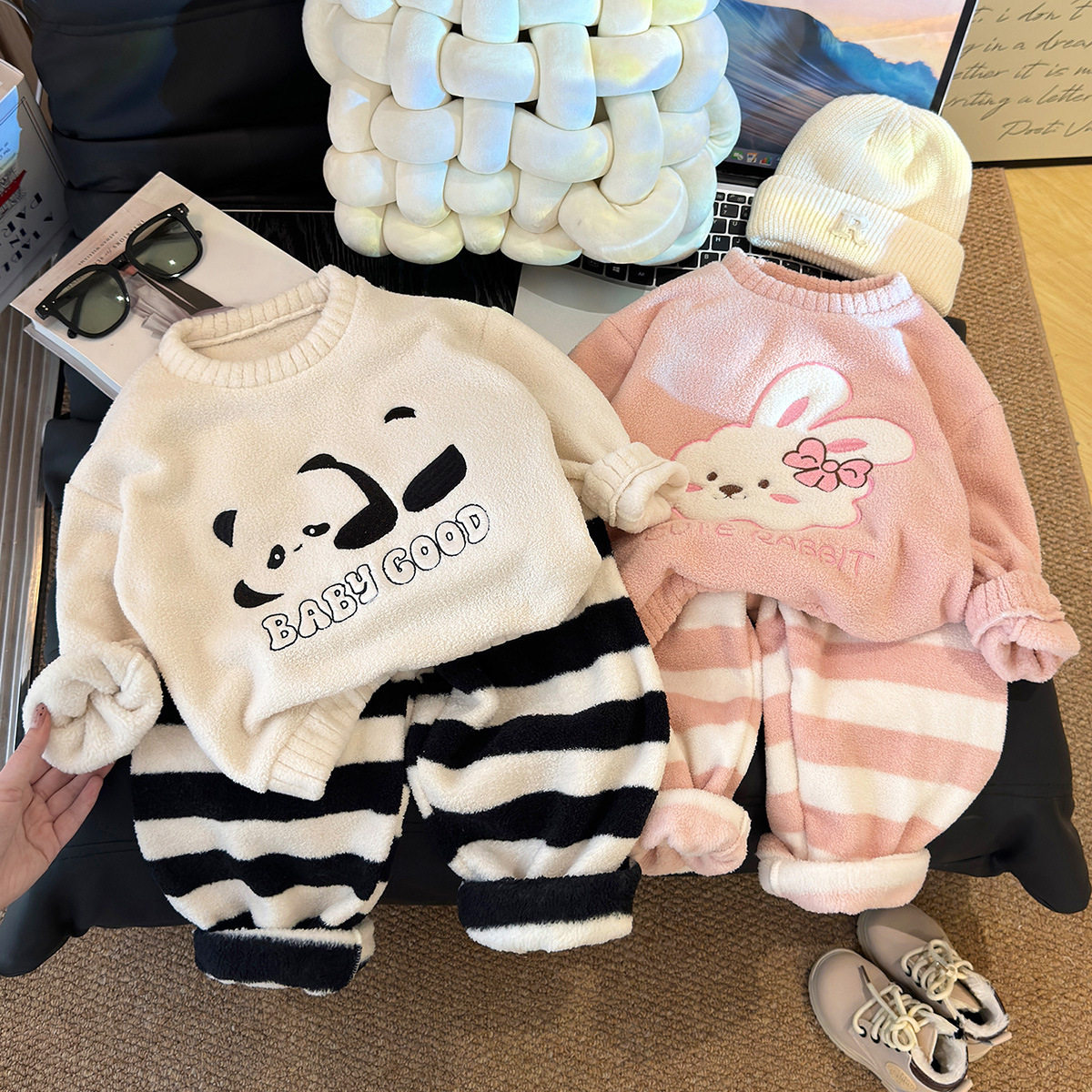 新款儿童家居服开衫女宝睡衣套新款毛软糯提花宽松法兰绒男套装