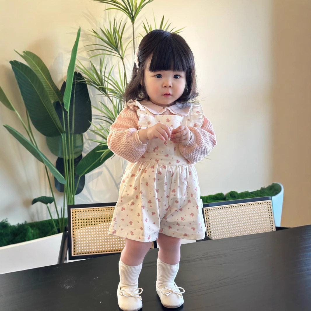 春夏ins女婴童棉质斜纹背带裤女宝可爱荷叶粉色碎花吊带短裤