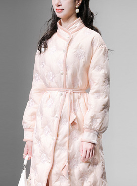 达菲时尚冬季款新中式国风灯笼袖系带收腰刺绣白鸭绒中长款羽绒服