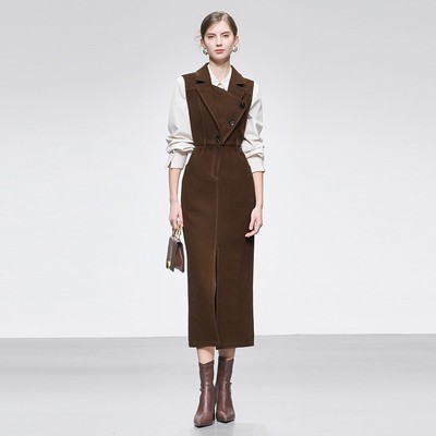 优雅翻领造型无袖长款