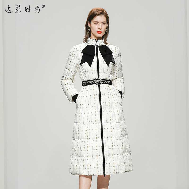 2025冬季新款女装立领蝴蝶结小香风定制印花气质优雅长款羽绒服90