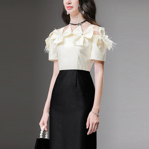 W夏季新款千金风一字领缎面立体花撞色显瘦收腰直筒黑色连衣裙