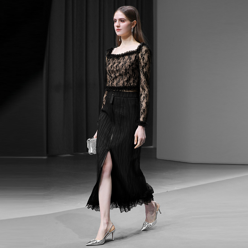 优雅黑色蕾丝方领上衣