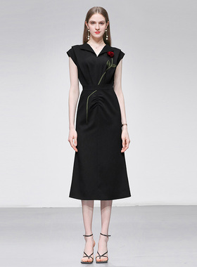 2025夏季新款时尚气质V领正肩收腰显瘦黑色长裙百搭通勤连衣裙女