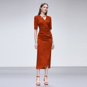 2026夏季新款新中式V领装饰扣垫肩收腰捏褶开衩不规则旗袍连衣裙