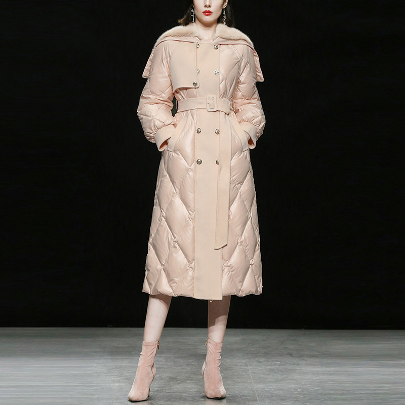 冬季女装2025新款杏粉色毛领收腰中长款羽绒服加厚过膝白鸭绒