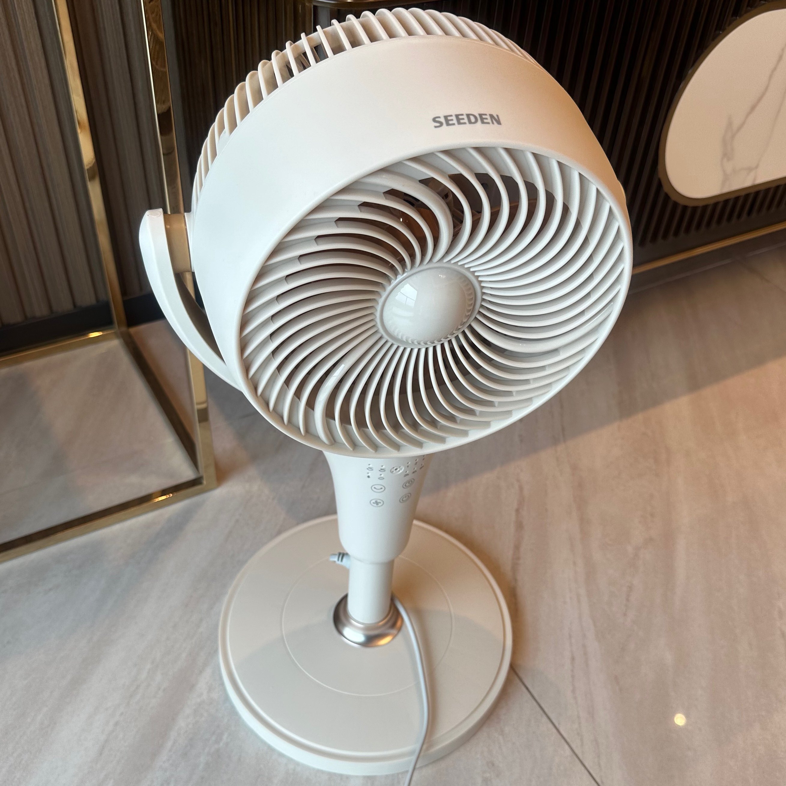 SEEDEN西点电风扇小型立式空气循环扇落地风扇轻音家用办公室风扇_虎窝淘