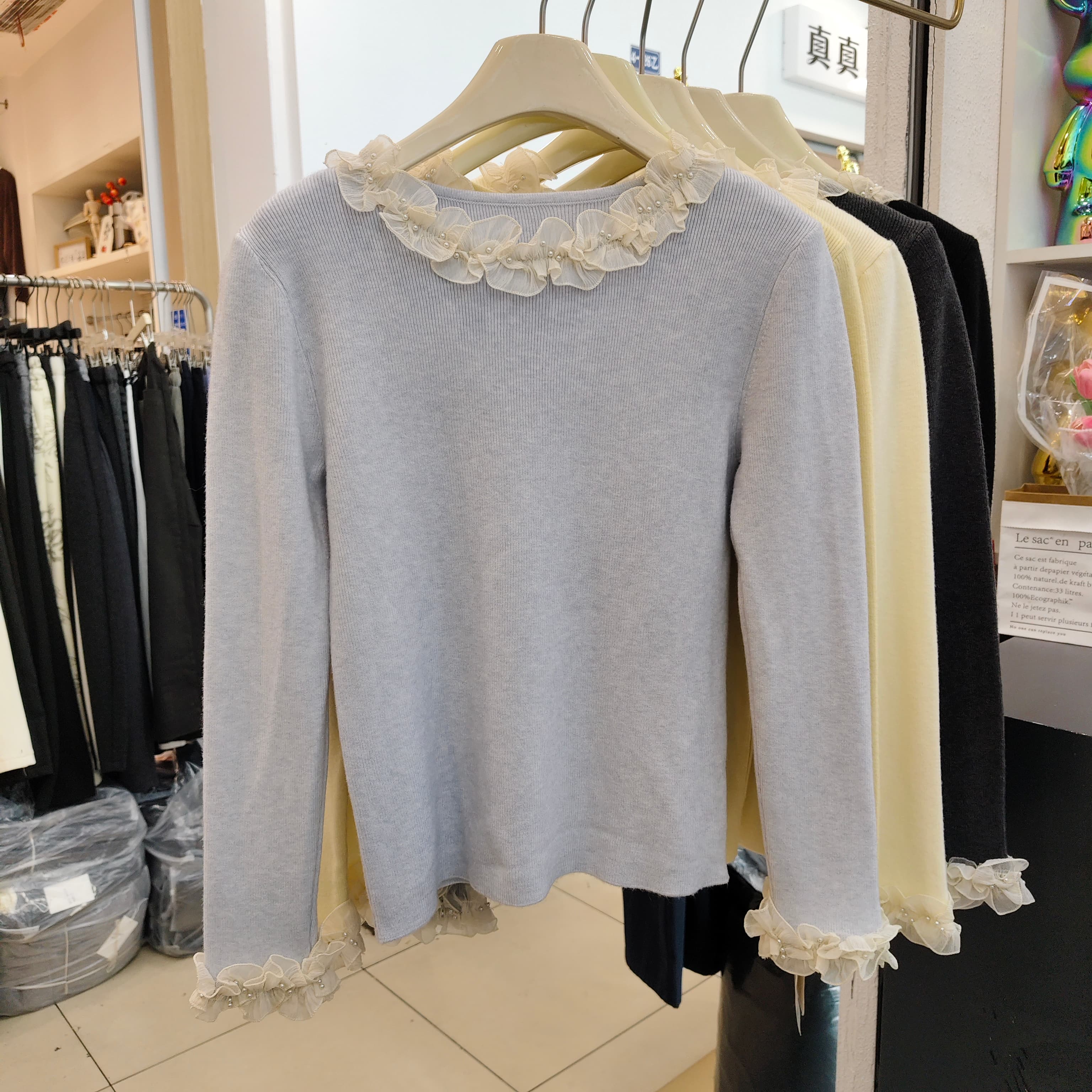 钉珠花边拼接圆领长袖针织衫女