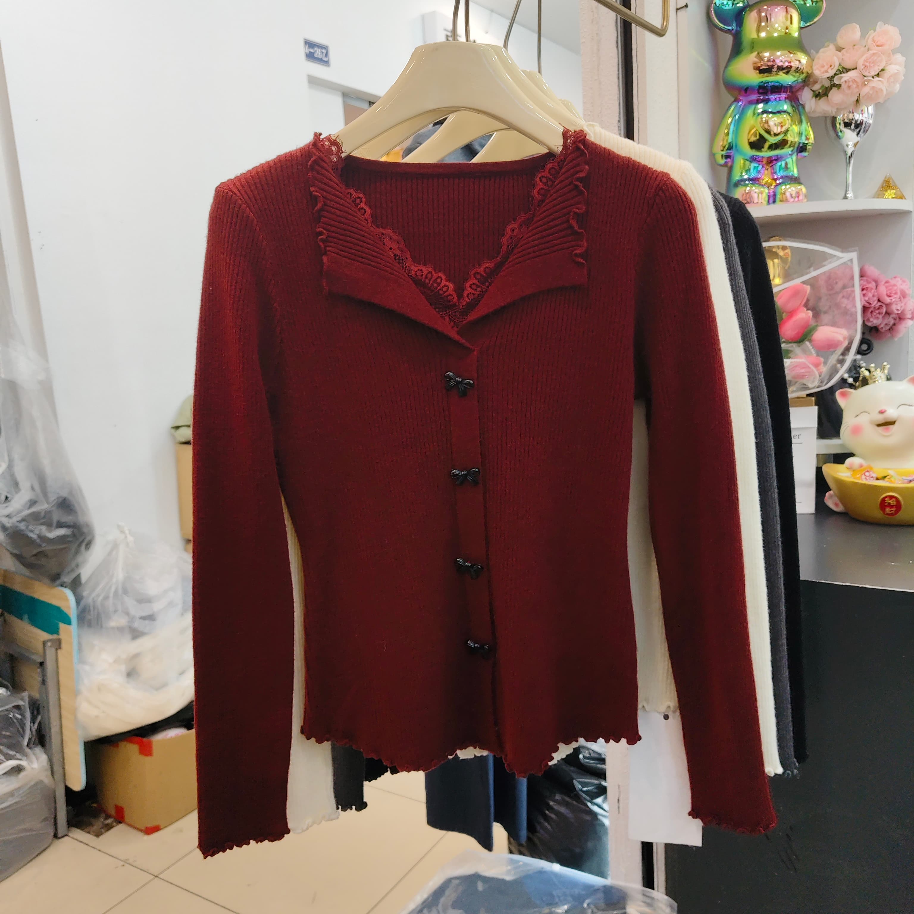 蕾丝拼接V领修身套头针织衫女