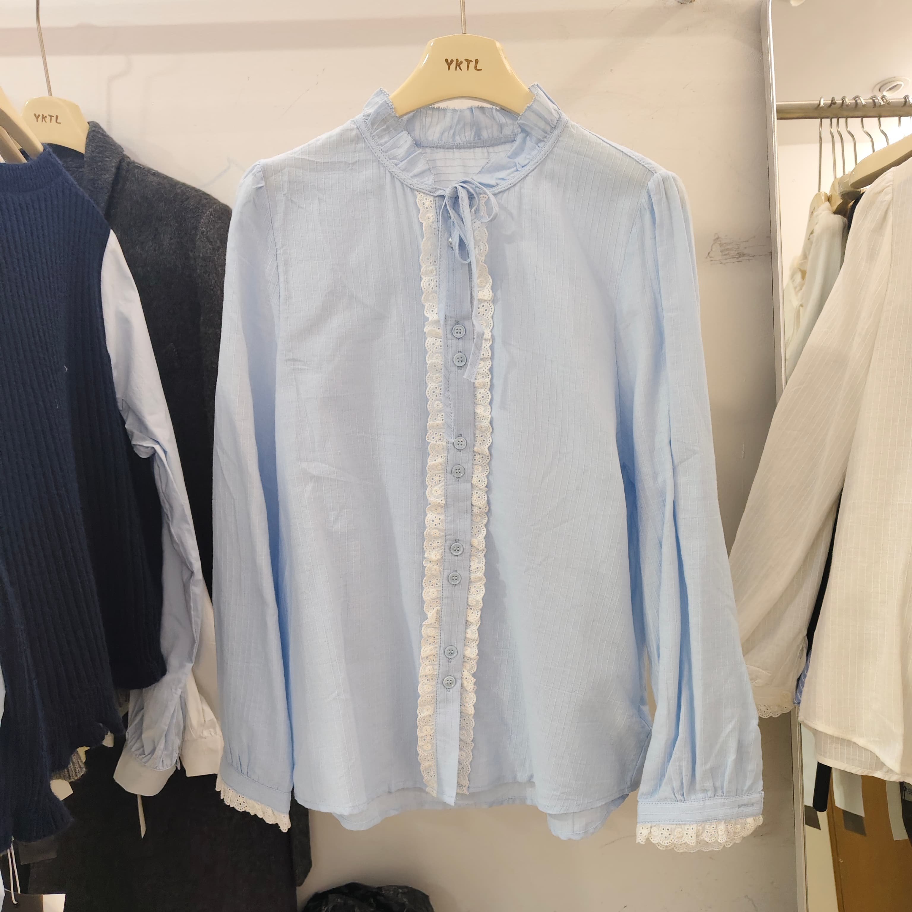 2026早春新款木耳领系带长袖衬衫女蕾丝拼接单排扣宽松百搭上衣潮,女装/女士精品,衬衫,淘宝优惠券,粉丝福利购,淘宝优惠卷