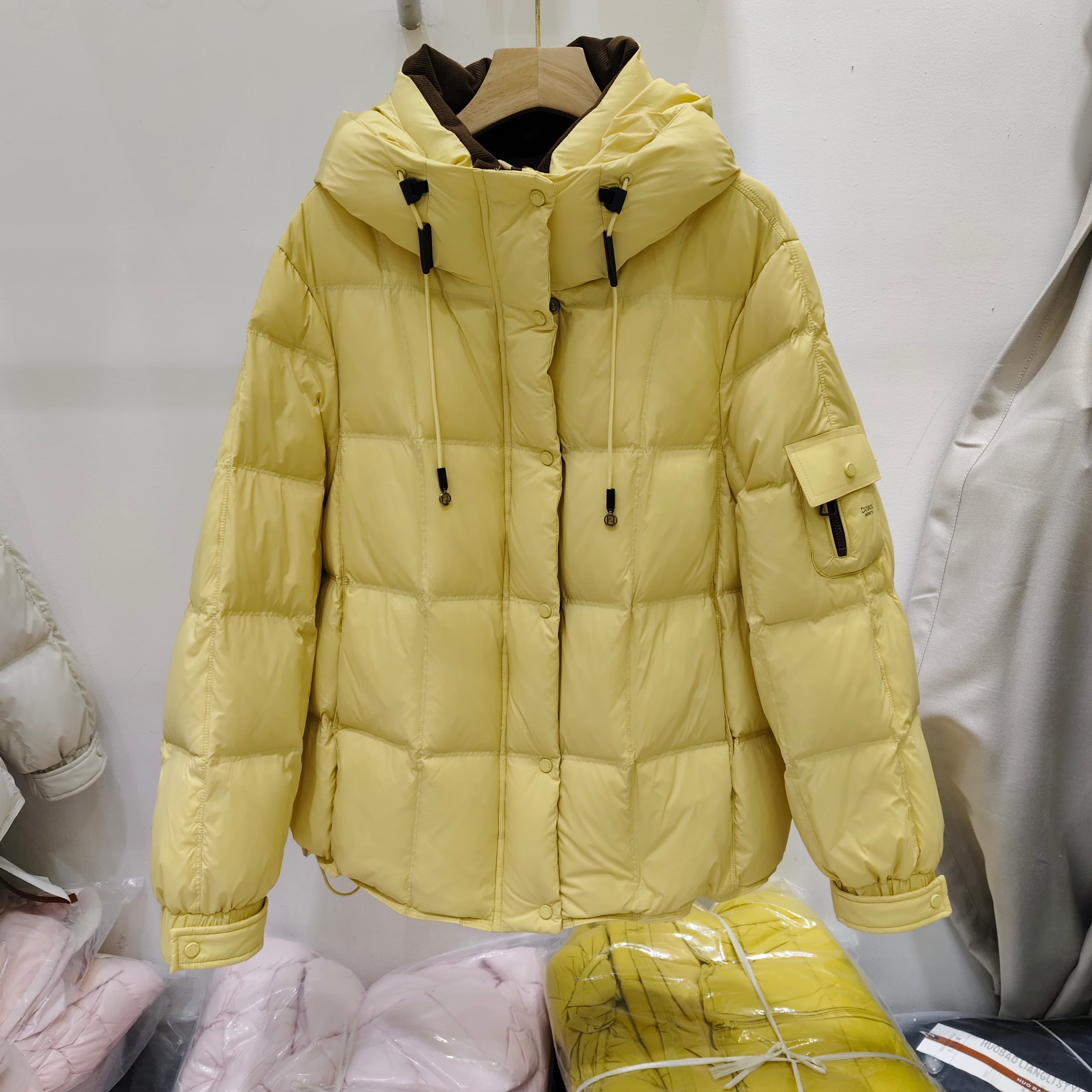 时尚抽绳连帽白鸭绒羽绒服女