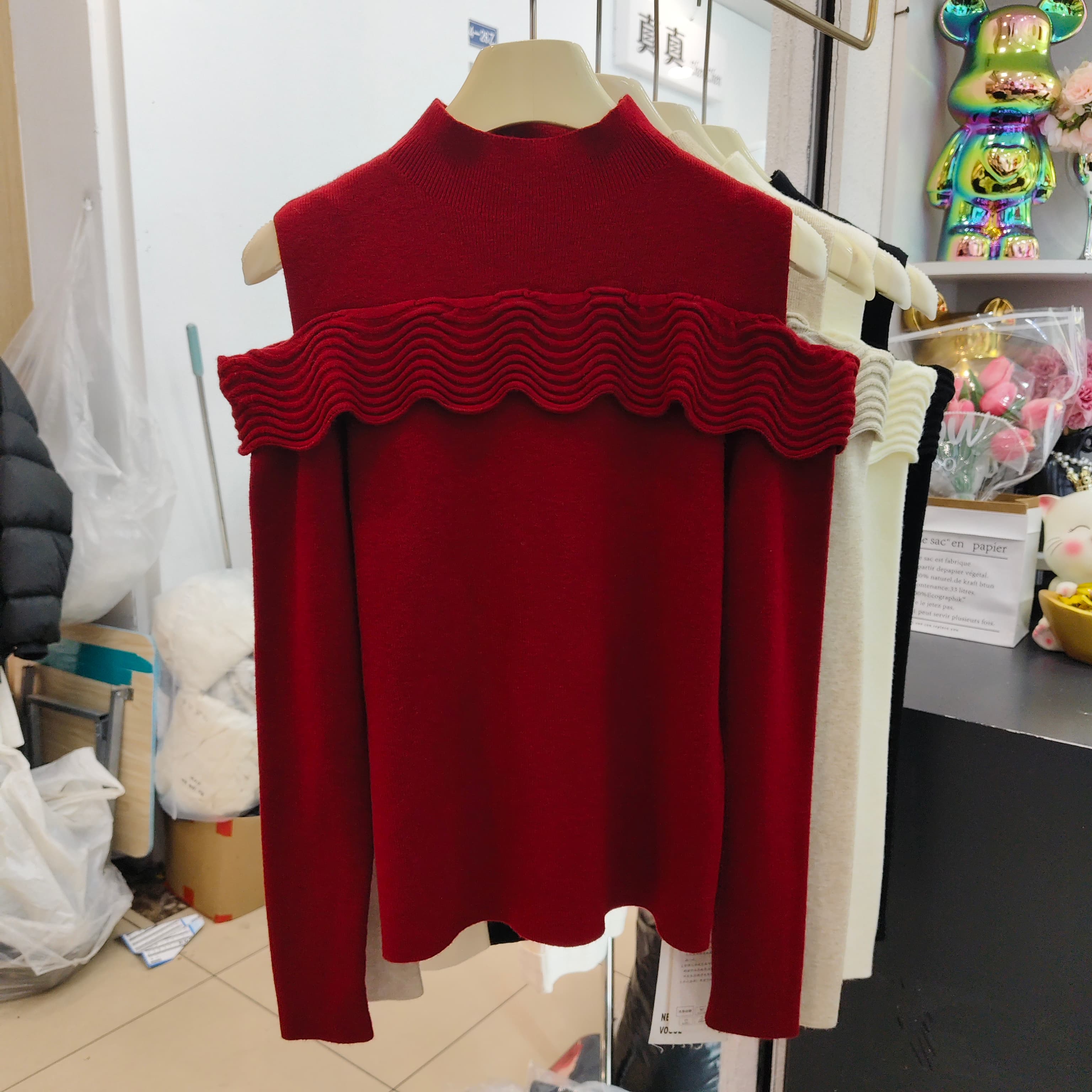 气质露肩半高领修身长袖针织衫女