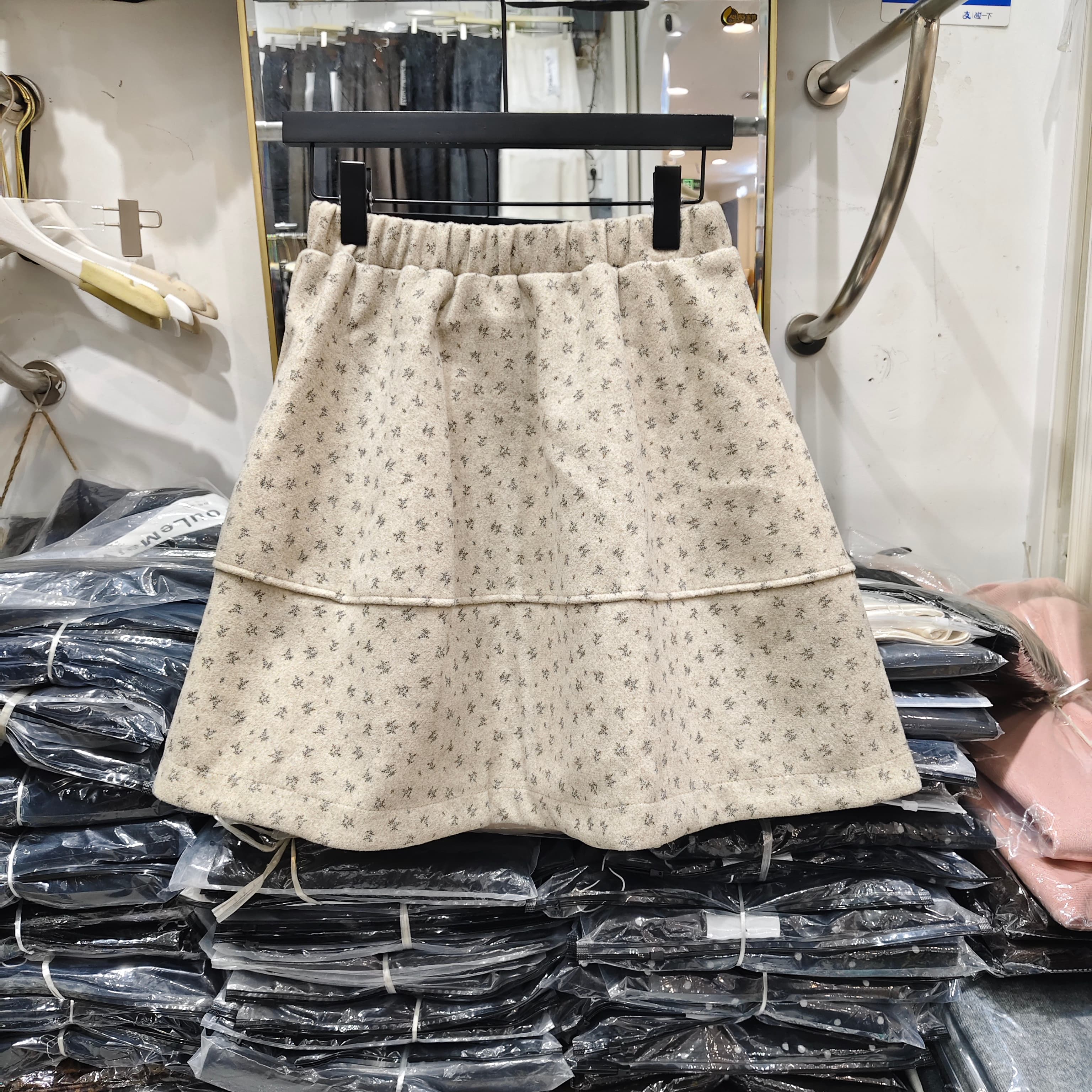 洋气减龄松紧腰印花短裙女秋冬休闲高腰显瘦A字半身裙2025年新款