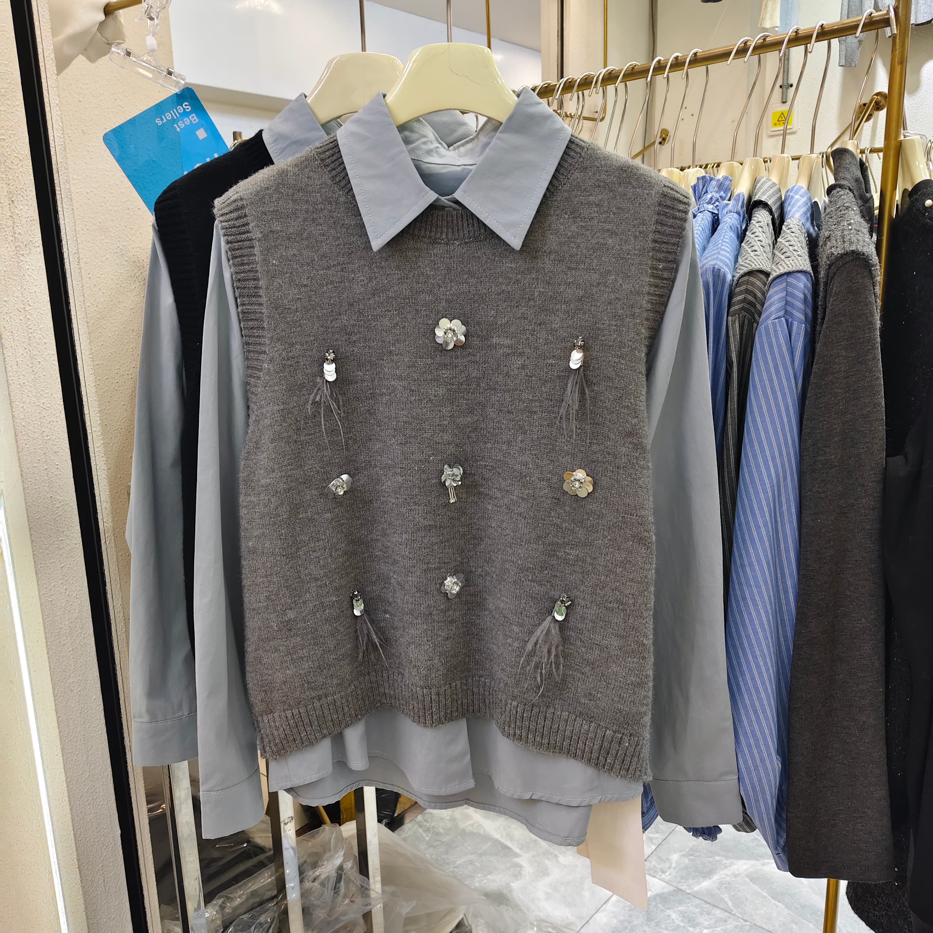 针织背心叠穿翻领长袖衬衫女