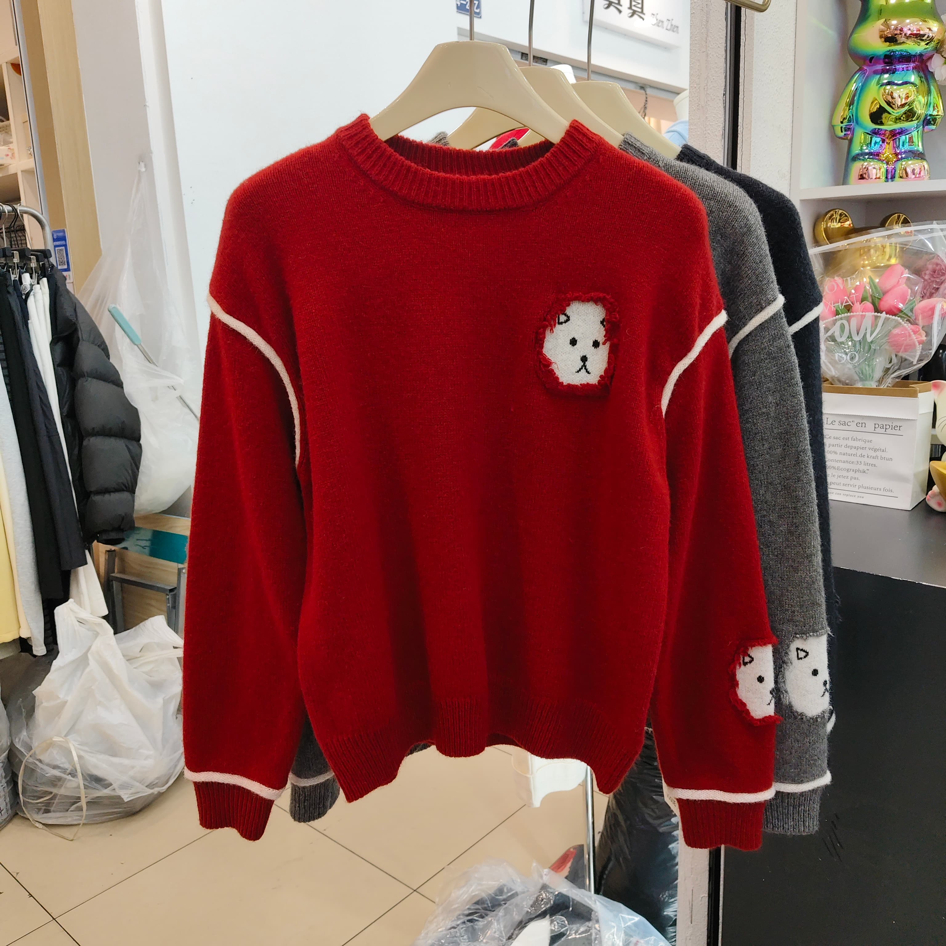 设计感圆领浣熊绒长袖针织衫女