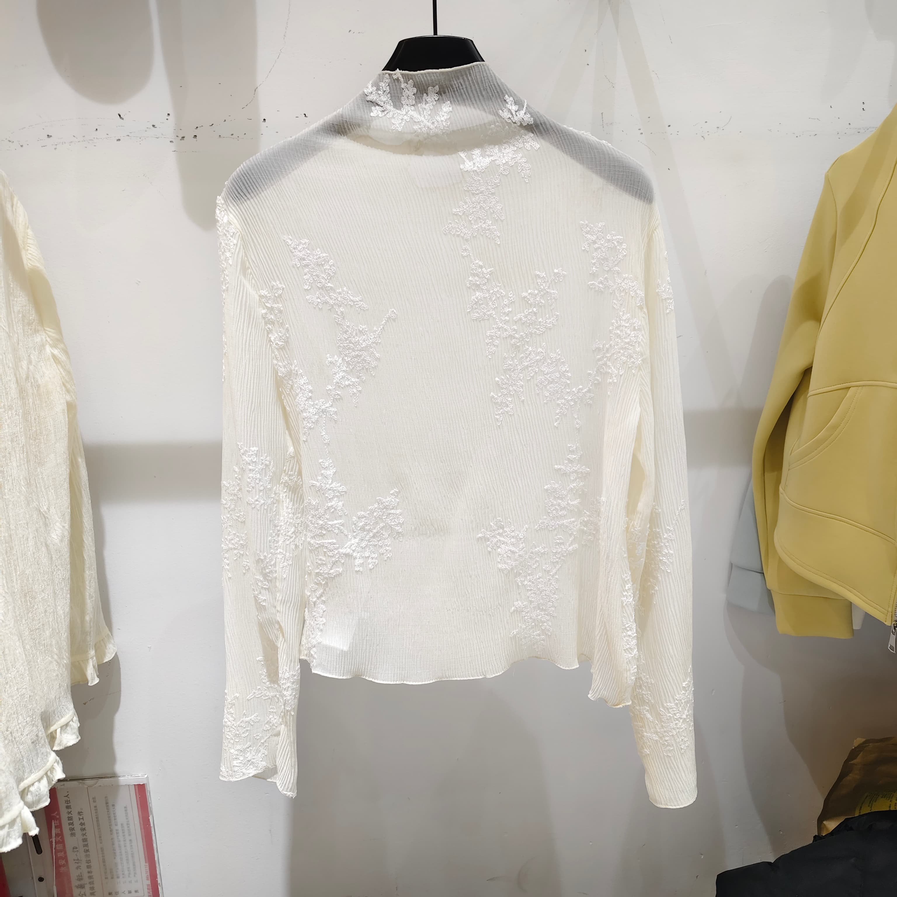 早春温柔风半高领薄款蕾丝打底衫女2026新款时尚百搭显瘦长袖上衣,女装/女士精品,蕾丝衫/雪纺衫,淘宝优惠券,粉丝福利购,淘宝优惠卷