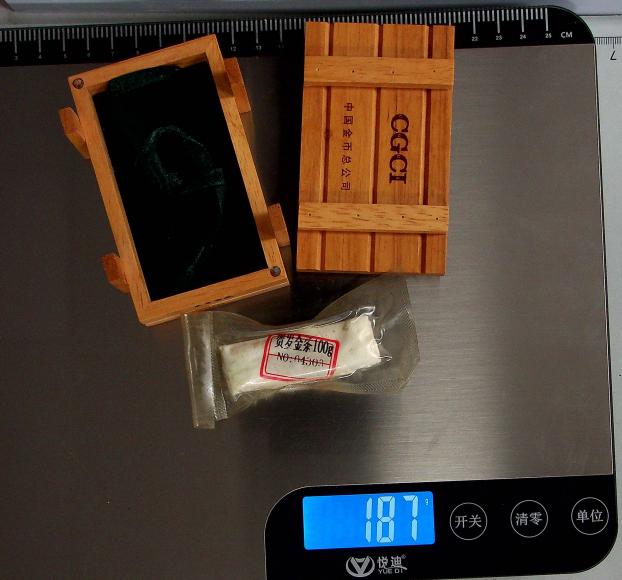 22号标的：马年贺岁金条100g*1，兔年贺岁金条2g*5，共6件