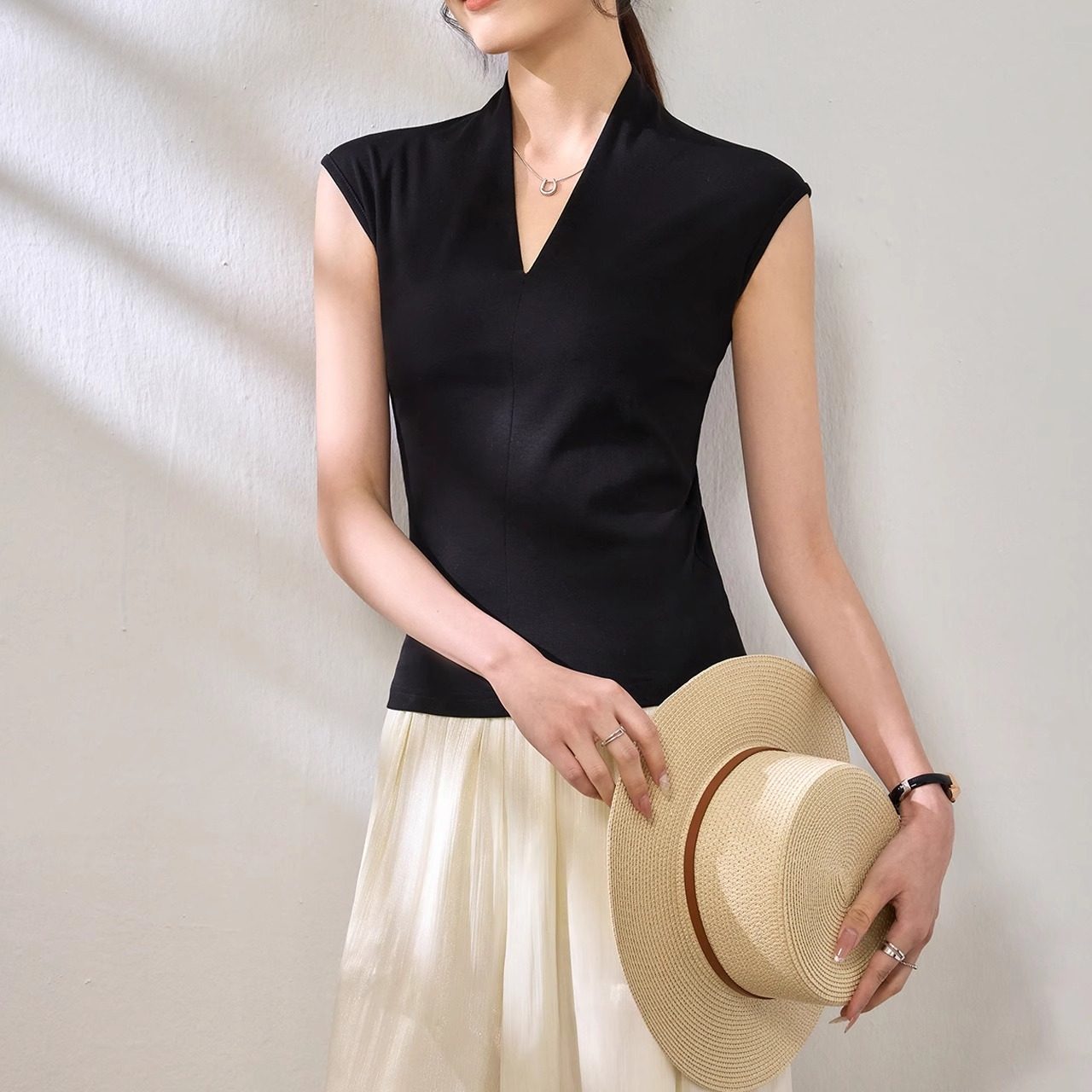 Solid color sleeveless T-shirt for women 女士纯色休闲无袖T恤