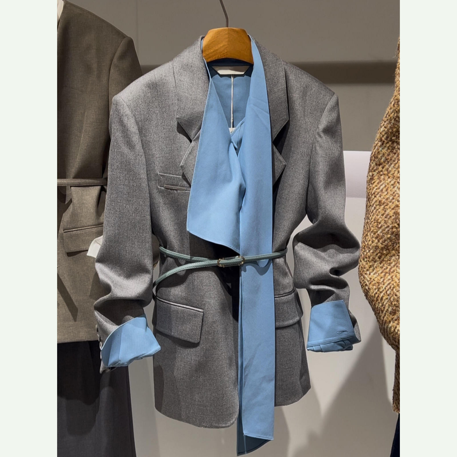 French Retro Blazer, Feminine, High-End, Niche Design, Unique Shirt Two-Piece Suit