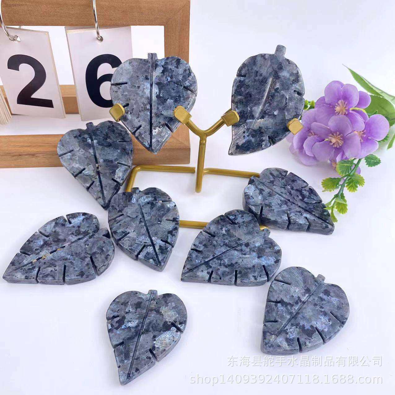 新品闪光石树叶形摆件闪光石手把件闪光裸石打磨雕刻