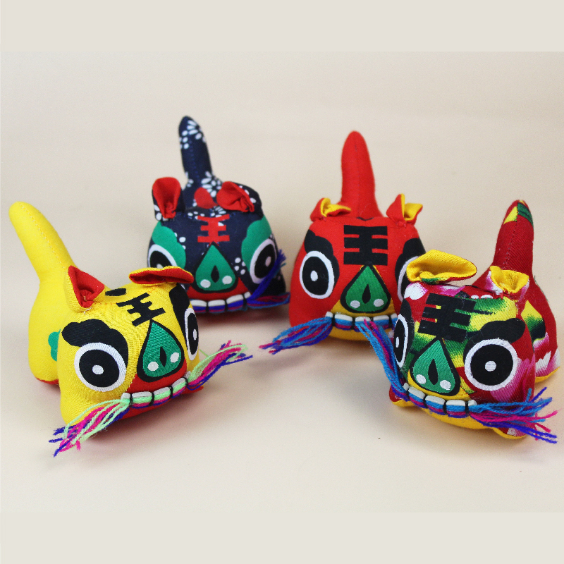 手工布老虎传统特色礼品民间工艺品摆件宝宝满月百岁礼玩偶送老外