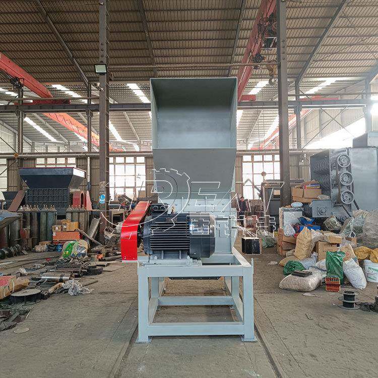 木材边角料粉碎机木材削片打渣生产线大型木材细碎设备