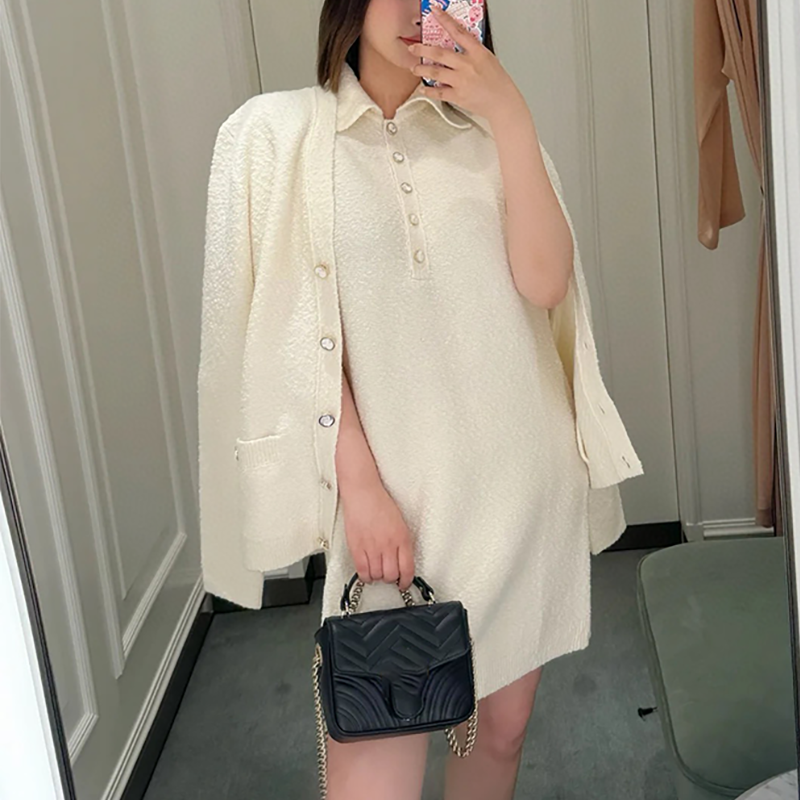宽松慵懒风 字母纽扣羊毛结子绒V领针织开衫翻领连衣裙套装 24年