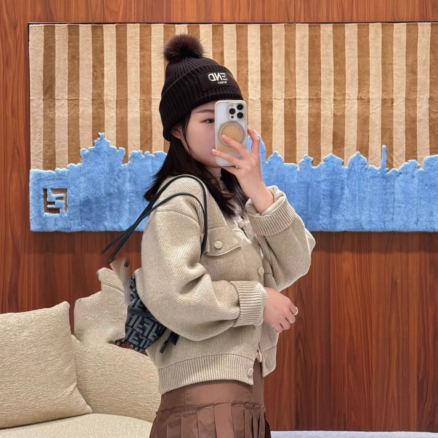 卷边冷帽秋冬女字母刺绣毛球针织