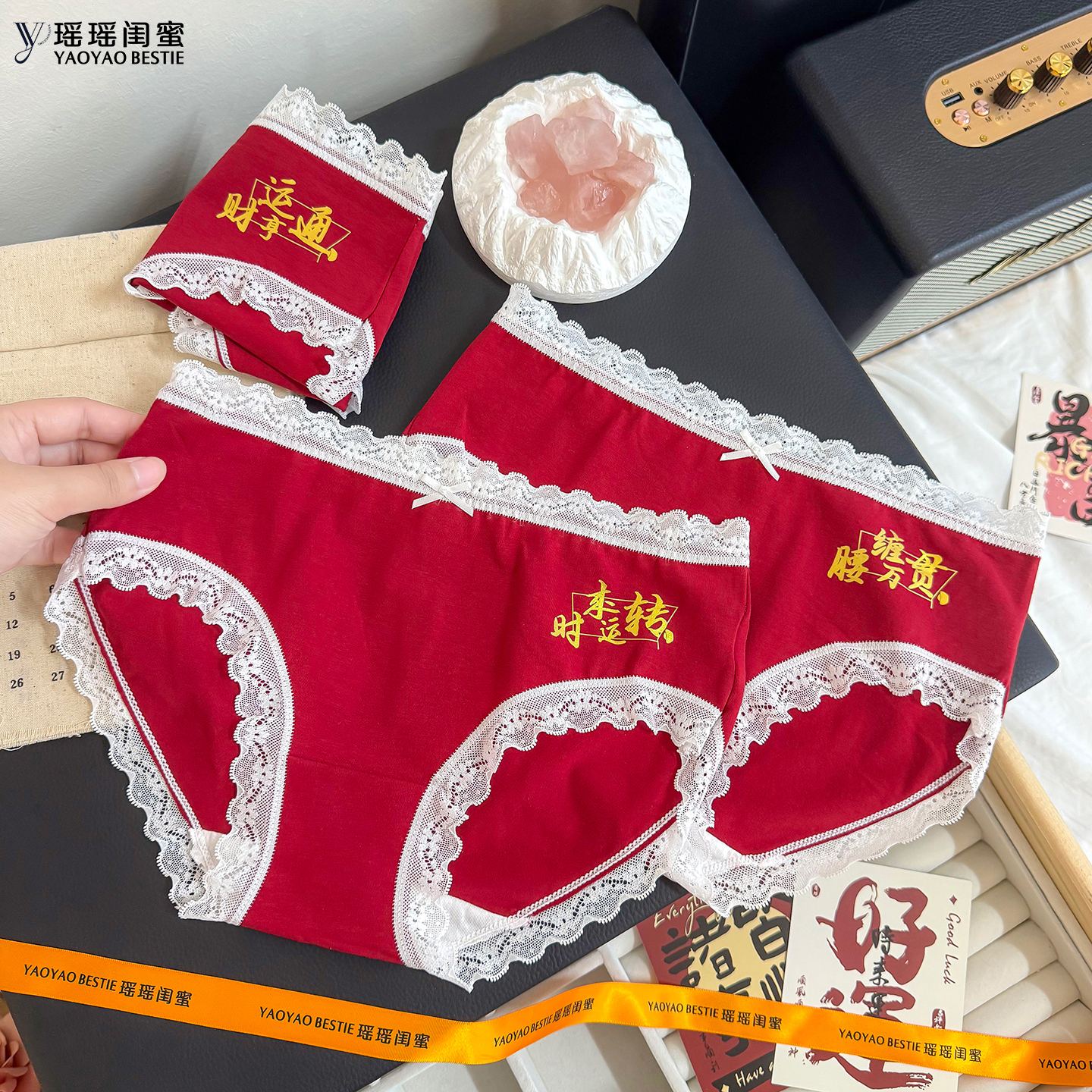 中腰女士结婚喜庆本命年红色瑶瑶