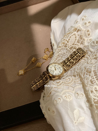 别致美手表女轻奢小众复古小金表手链表精致小巧钢带石英表小表盘