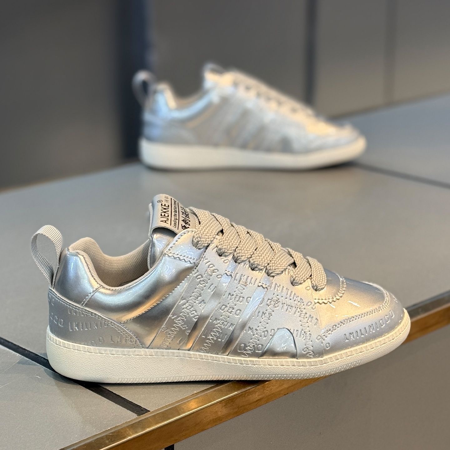 漆皮阿甘鞋2025秋冬爆款增高系带休闲潮流英伦风百搭网红运动男鞋