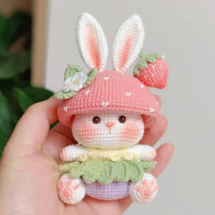 毛线钩针可爱草莓兔兔玩偶手工编织diy材料包自制包包挂件钥匙扣