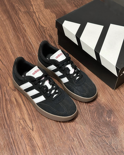 adidas BARREDA T头鞋舒适百搭休闲系列低帮德训鞋男女同款JQ4235