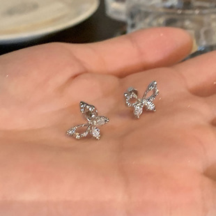 镂空液态蝴蝶耳骨钉医用钛钢养耳洞平底耳蜗钉高级感镶钻超闪耳钉