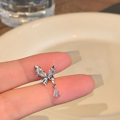 蝴蝶高级感钛钢水滴吊坠耳骨钉