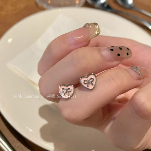 超甜粉色爱心耳骨钉钛钢养耳洞女