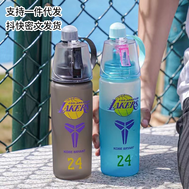 运动喷雾水杯科比夏天大容量便携防摔户外运动水壶球星塑料杯子