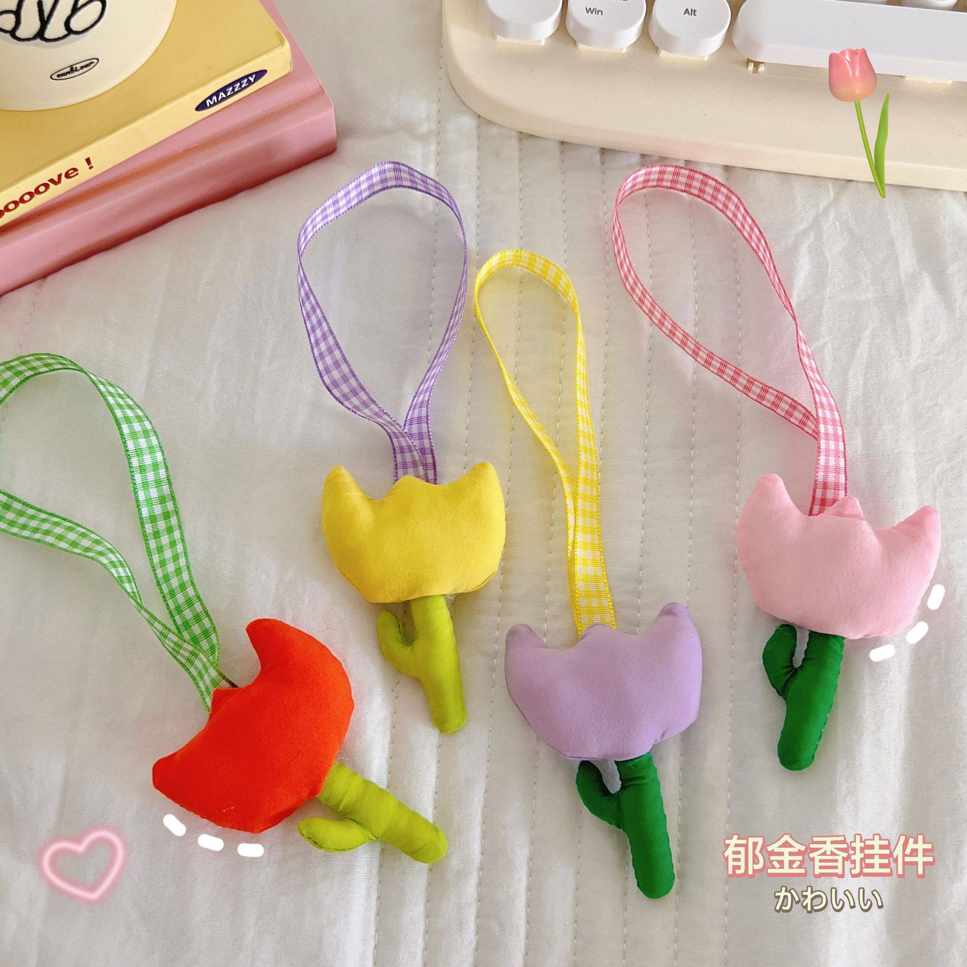 活动礼品饰品女可爱郁金香挂饰精致情侣包包糖果配件卡通服装色花