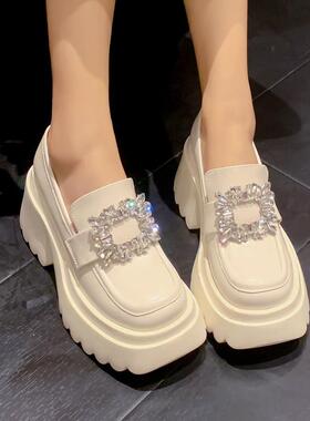 仙气十足のDaily Gtraの小个子厚底单鞋女坡跟懒人漆皮白色小皮鞋